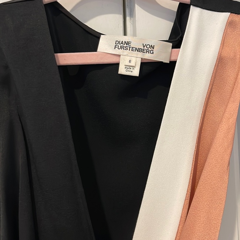Rare DVF black white pink wrap size 6 NWOT